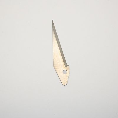 Niestandardowe ostrze pozycjonujące z węglika spiekanego wolframu w kształcie trójkąta z pojedynczym otworem do cięcia folii z tkaniny w maszynach przemysłowych