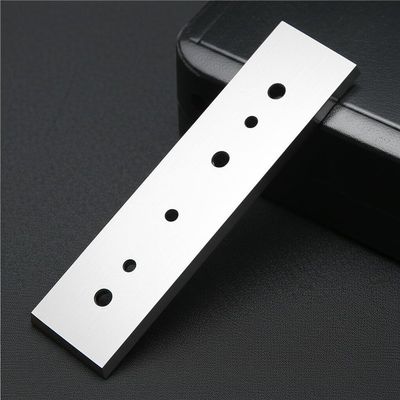 Niestandardowe ostrze do cięcia włókien chemicznych z cementowanego węglika wolframu z trzema otworami, do maszyn przemysłowych do cięcia folii